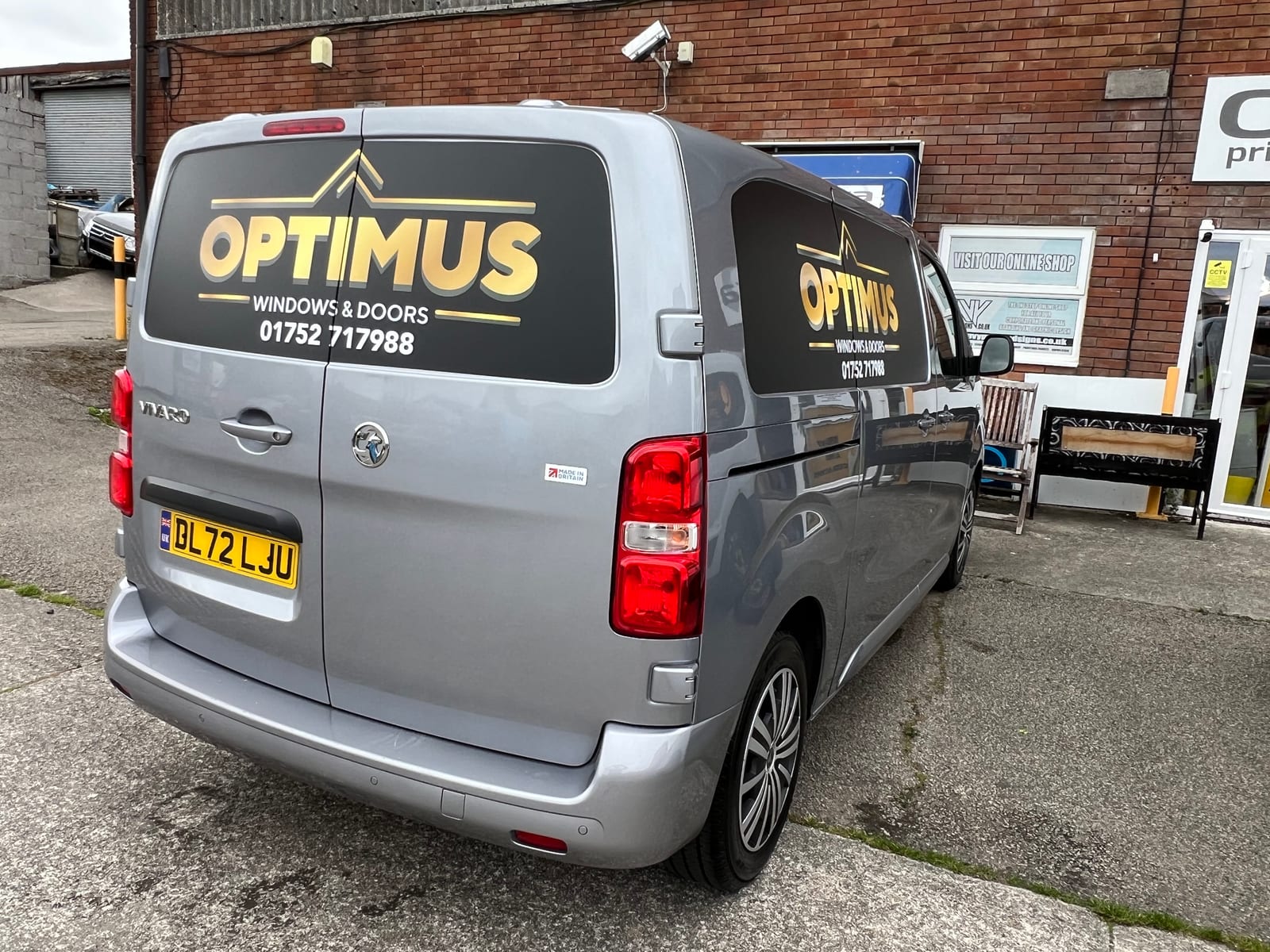 Gold-effect van livery